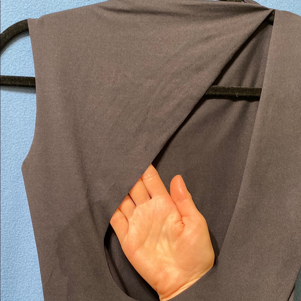Elegant New Tear Drop Open Back Black Sleeveless Top - Picture 8 of 14
